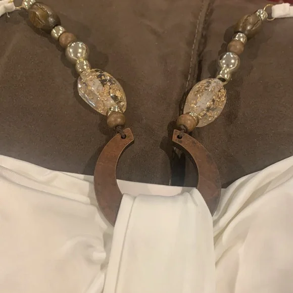 Beautiful Off White Top! Wear Strapless or with detachable accent strap. - Picture 4 of 5